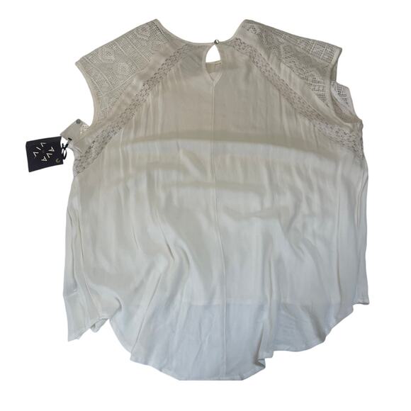 NWT Ava & Viv White Blouse Lace Detail Top - Size Women's 2X 2XL - Picture 7 of 8